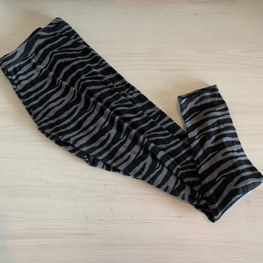 Women’s Moda International Animal Print Leggings